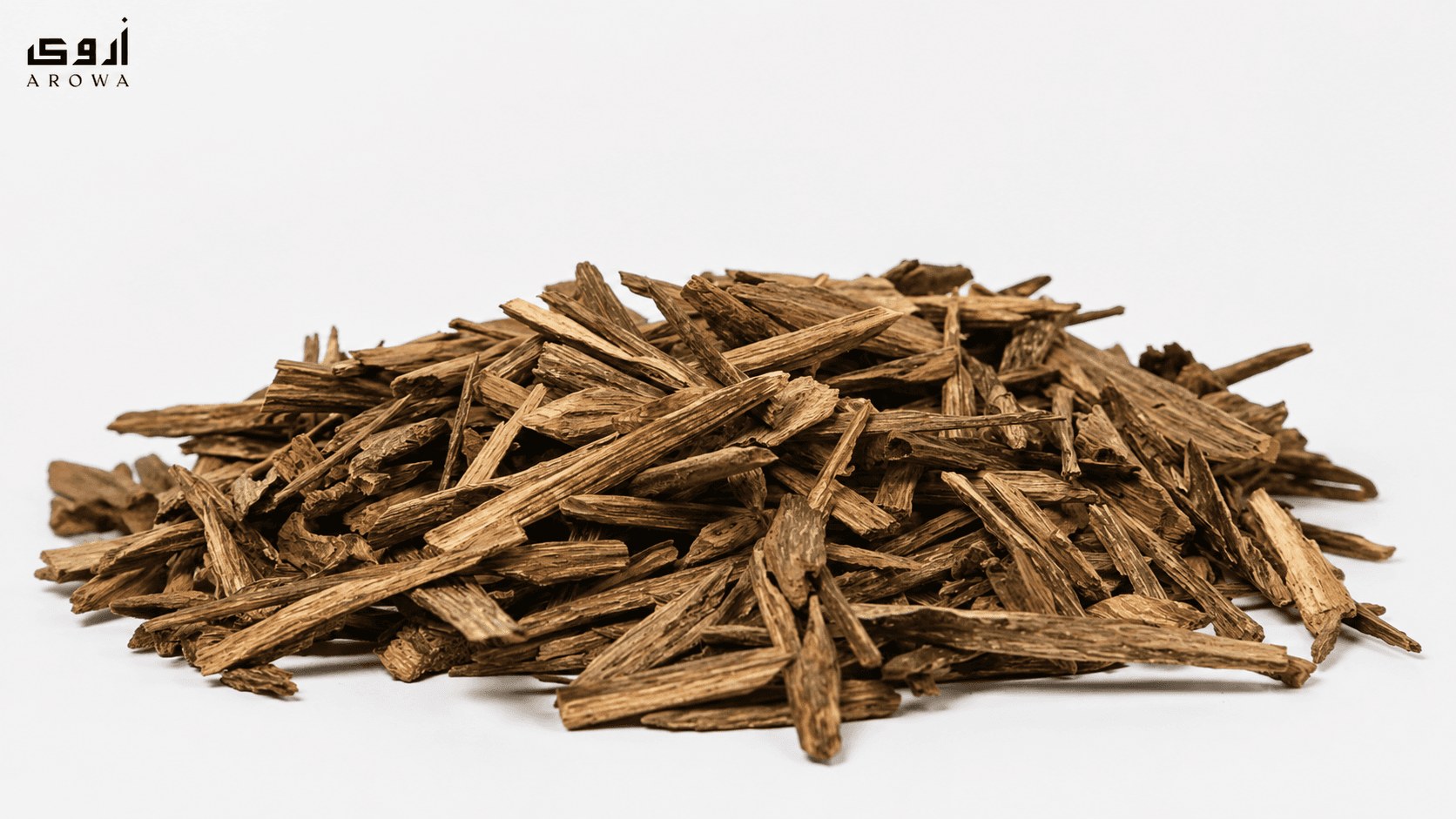 সাদা ব্যাকগ্রাউন্ডে AROWA লোগোর পাশে রাখা সিলেটি Oud-এর রেজিনসমৃদ্ধ আগরকাঠের ছোট ছোট টুকরো।